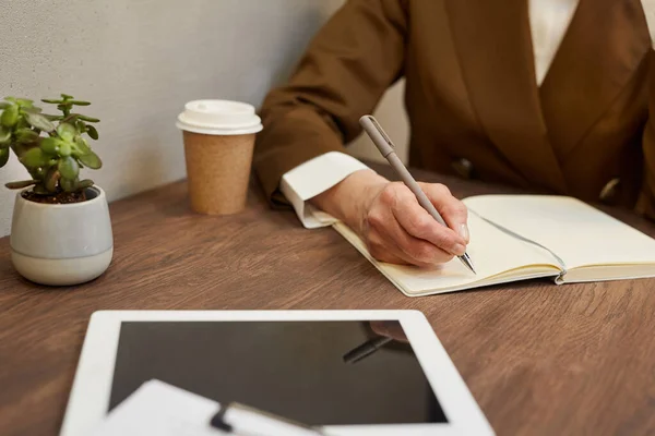 Close Unrecognizable Mature Businesswoman Writing Journal While Sitting Wooden Cafe — Stock Photo, Image