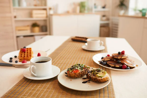 Imagen Fondo Tonificada Cálida Mesa Comedor Con Delicioso Postre Interior — Foto de Stock