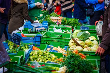 Brokoli ve karnabahar bir piyasa ahır görüntüle