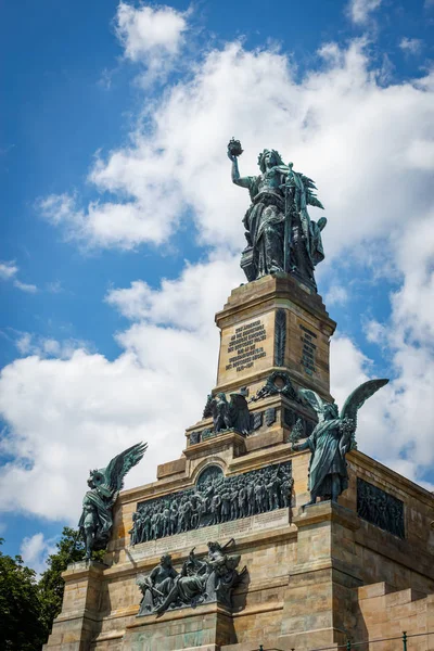 Germania статуя на Niederwalddenkmal над Ruedesheim am — стокове фото