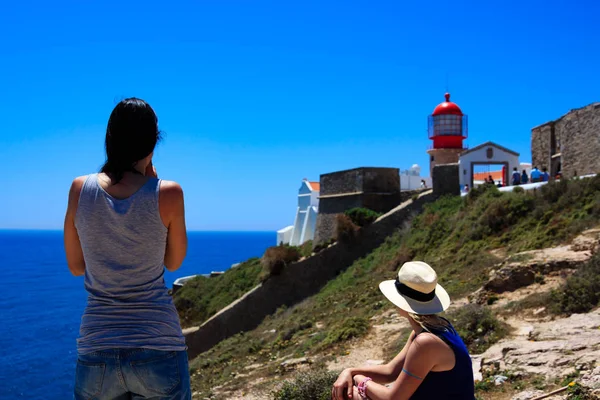 Cabo de Sao Vicente adlı genç kadın