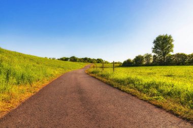 Lezbiyen kadar geniş bir yol gider