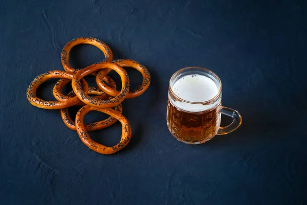 Beer in a glass goblet on a blue background — Stock Photo, Image