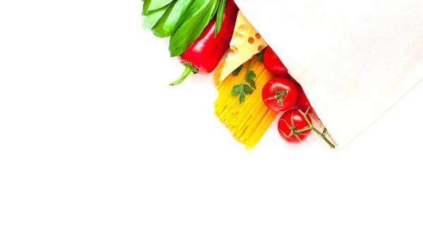 Eco Bag Con Verdure Spaghetti Fondo Bianco Ingredienti Cucinare Concetto — Foto Stock