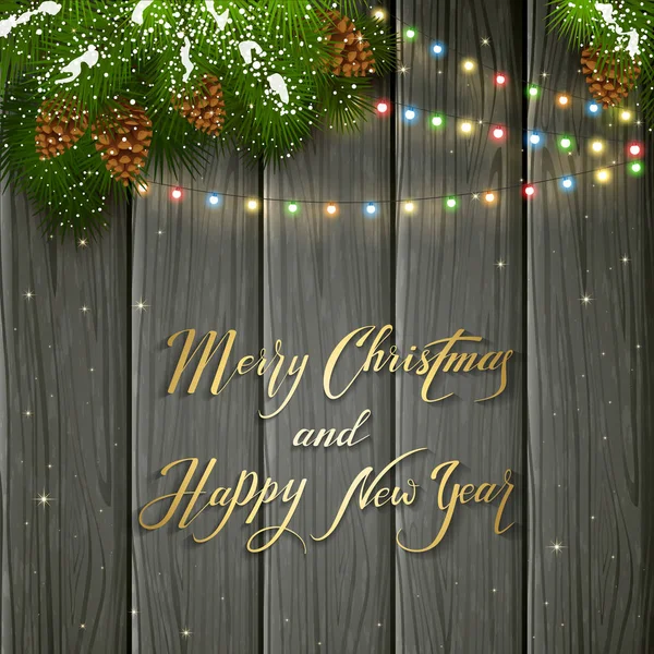 Noel ışıkları ve karlı çam dalları üzerinde siyah ahşap backgro