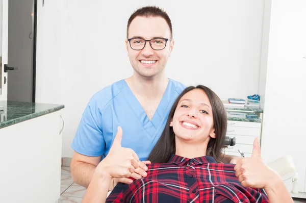 Lady sitting in dentist chair making thumb up — Stock Photo, Image