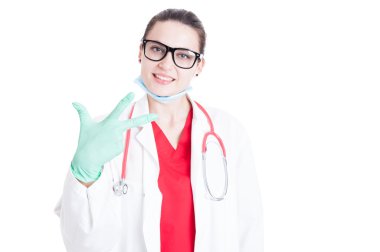 Kadın Doktor üç sayım gözlük ile