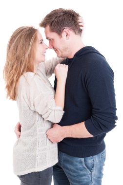 Çok birbirine bakarak ve gülümseyen Çift