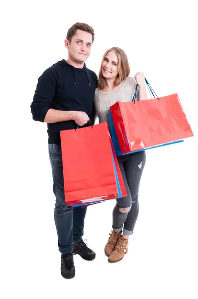 Feliz casal segurando monte de sacos de compras — Fotografia de Stock