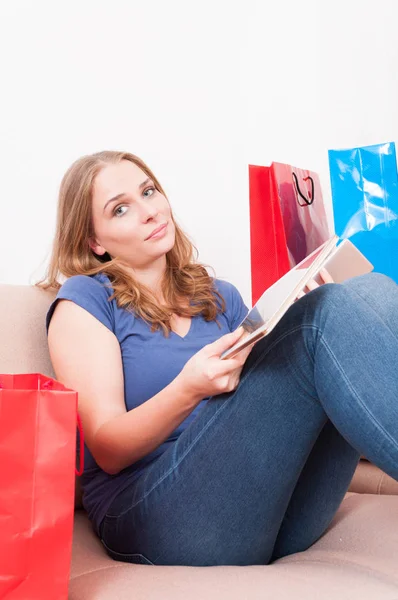 Lady holding tablet and smartphone having shopping problem — Stock Photo, Image