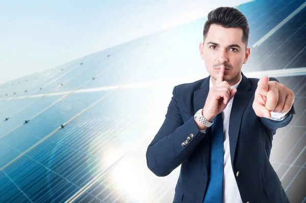 Portrait of young business man doing shush gesture — Stock Photo, Image