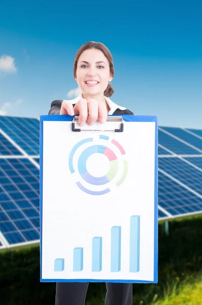 Business woman showing clipboard with charts — Stock Photo, Image