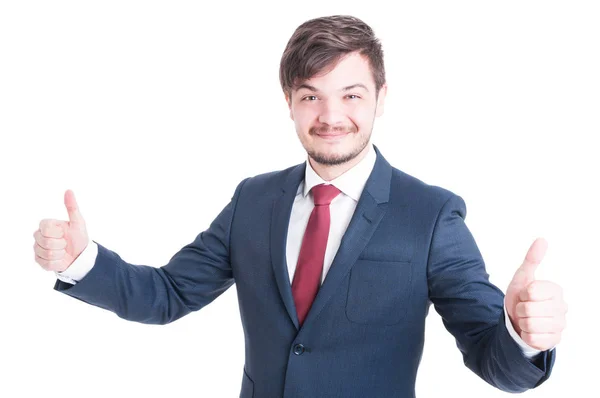 Sorrindo homem de terno mostrando polegares para cima — Fotografia de Stock