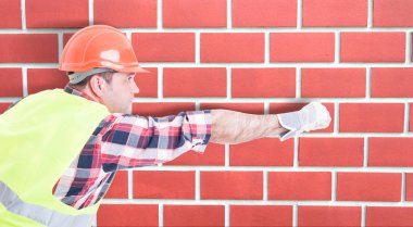 Koruma araçları kahraman gibi hareket eden yakışıklı Oluşturucu 