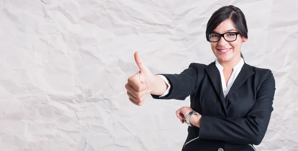 Portrait of cheerful woman manager giving a thumbup — Stock Photo, Image