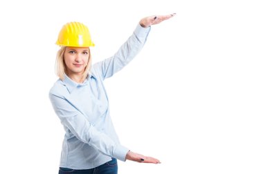 Bayan mühendis giyen kask gösteren büyük kopya alanı 