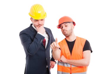 Hayali bir ekran kullanarak genç Oluşturucu