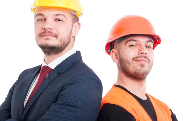 Kendine güvenen işçiler arka arkaya ayakta portresi 