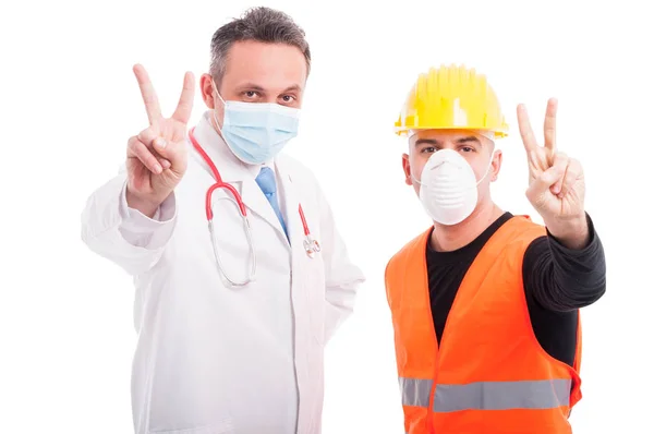 Doctor and constructor showing peace gesture — Stock Photo, Image