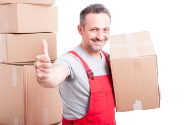 Jest gibi gösterilen taşıyıcı adam gülümseyen portresi