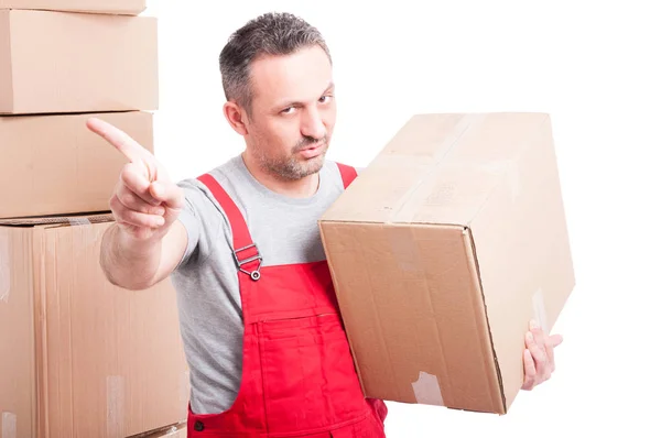 Portrait of mover man holding box showing denial gesture — Stock Photo, Image