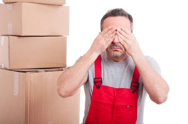 Mover guy covering his eyes like being blind — Stock Photo, Image
