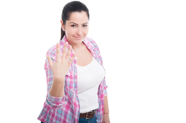 Žena zobrazeno pět prstů — Stock fotografie