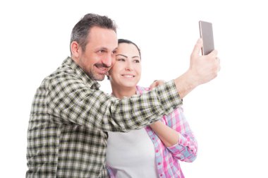 Genç çift selfie alarak aşık 