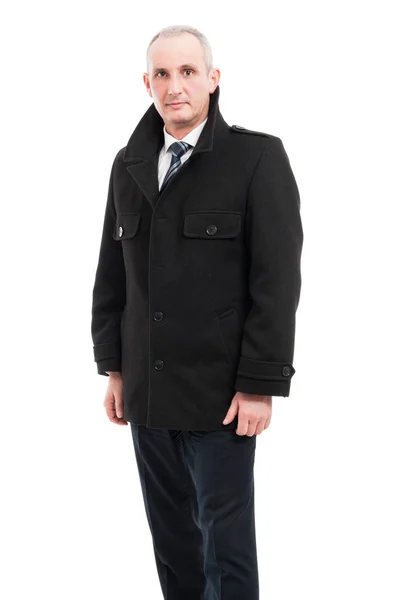 Hombre de negocios de mediana edad posando usando abrigo — Foto de Stock