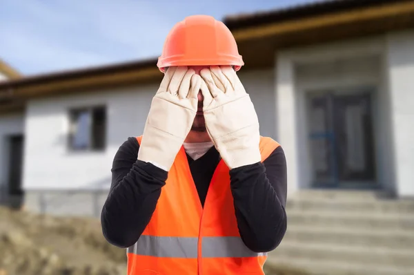 See no evil sign made by male builder — Stock Photo, Image