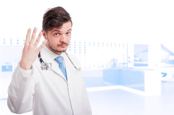 Médico masculino segurando a mão com quatro dedos — Fotografia de Stock