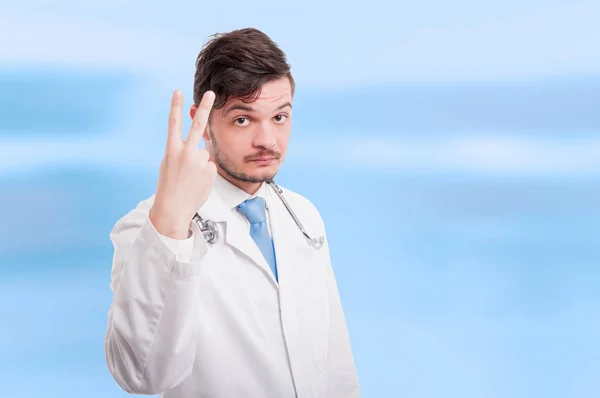 Handsome doctor or medic counting two — Stock Photo, Image