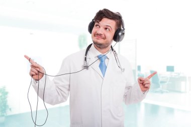 Gülümseyen Doktor iyi müzik keyfi 