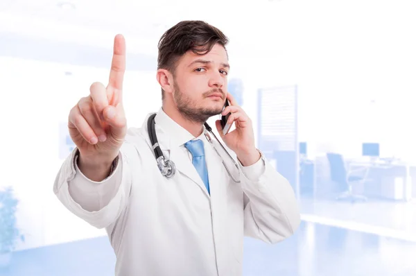 Busy medic having a conversation on cellphone — Stock Photo, Image