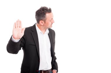 Bir yandan yükselen genç erkek