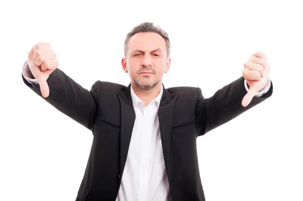 Biznesmen robi podwójnego kciuk w dół gest — Zdjęcie stockowe