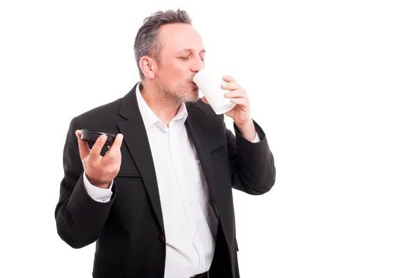 Handsome man enjoying a good coffee — Stock Photo, Image