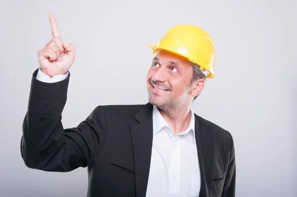 Foreman wearing hardhat pointing up — Stock Photo, Image
