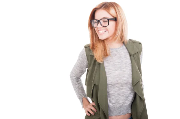 Moda modella ragazza in abito casual e occhiali — Foto Stock