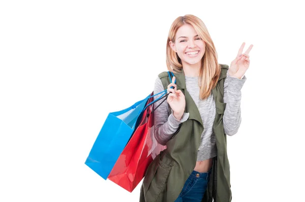 Imagen de la mujer encantadora con bolsas de compras — Foto de Stock