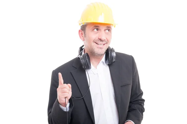 Porträtt av arkitekten bär hardhat och headset — Stockfoto