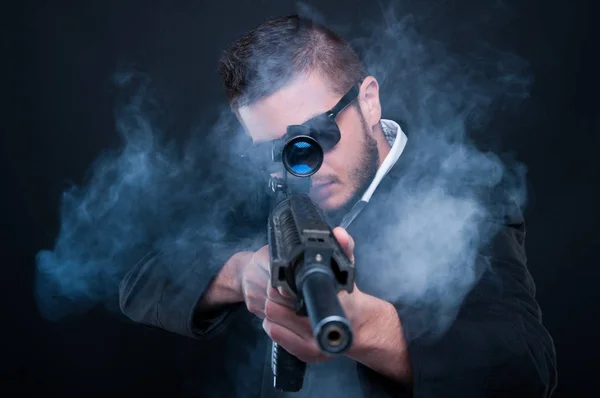 Mafia criminosa apontando arma para você — Fotografia de Stock