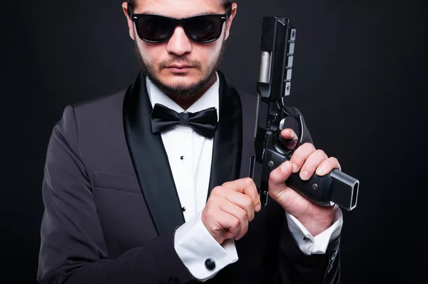 Portrait of shooter loading pistol in closeup — Stock Photo, Image