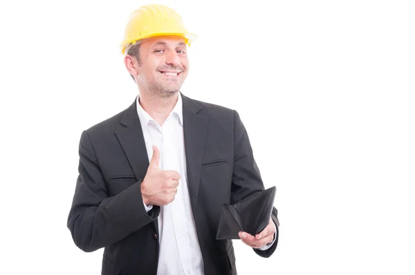 Foreman vistiendo el hardhat amarillo que sostiene la cartera que demuestra como —  Fotos de Stock