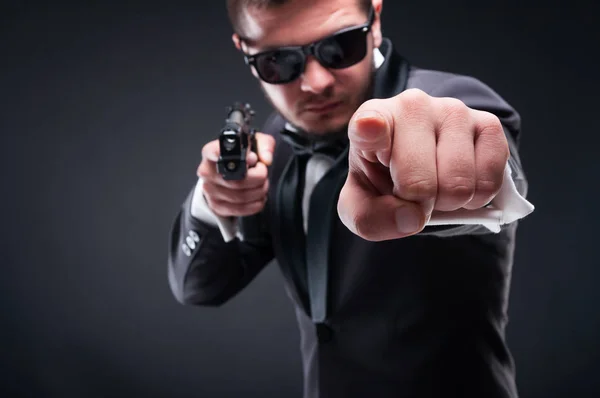 Young criminal or gangster with armed pistol — Stock Photo, Image