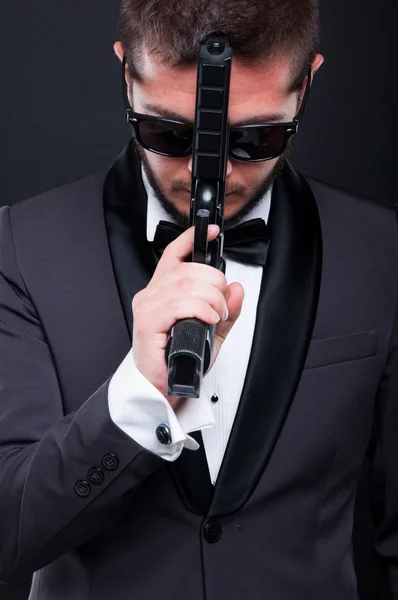 Gangster male in elegant suit with gun — Stock Photo, Image
