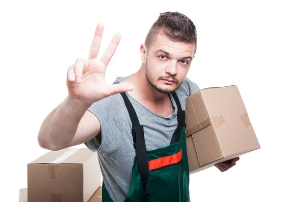 Mover cara segurando caixa de papelão mostrando número três — Fotografia de Stock