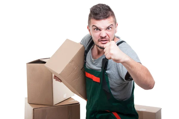 De Verhuizer van de boze man met kartonnen weergegeven: vuist — Stockfoto