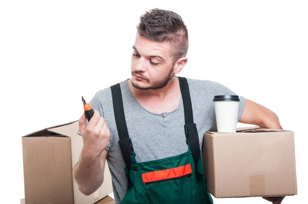 Mover man holding cardboard box coffee and cutter — Stock Photo, Image