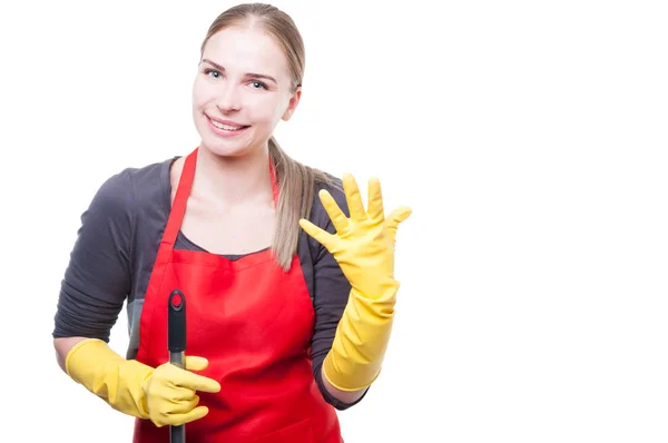 Ama de llaves con uniforme de limpieza y fregona — Foto de Stock